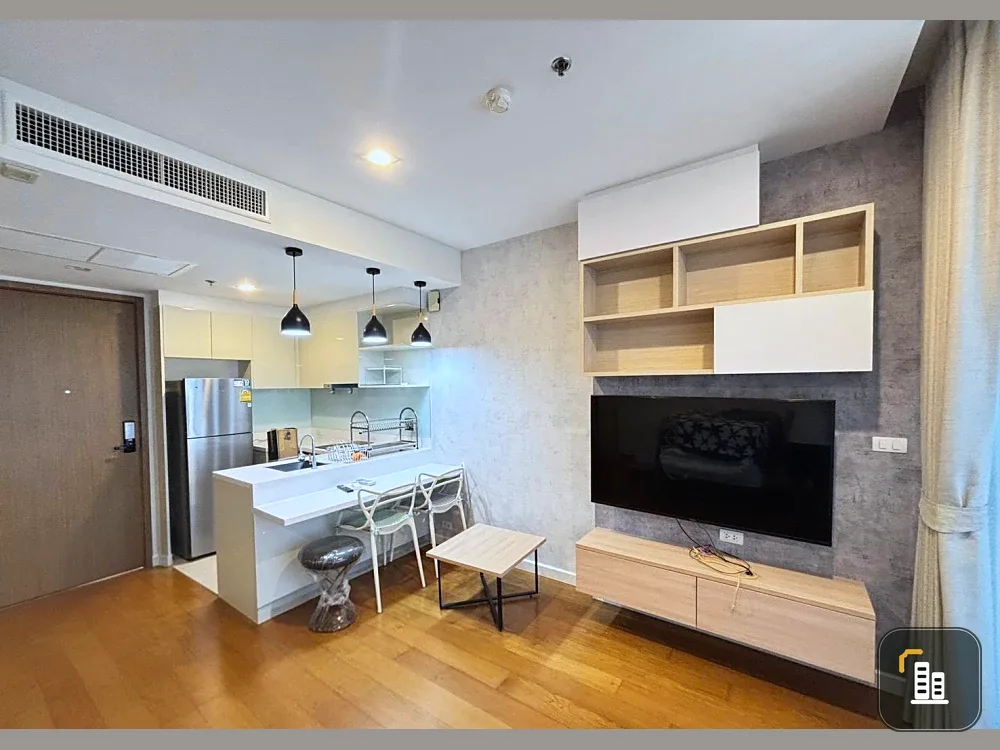 For rent: Bright Wongwian Yai, 20th floor, fully furnished unit, ready to move in. Book now!