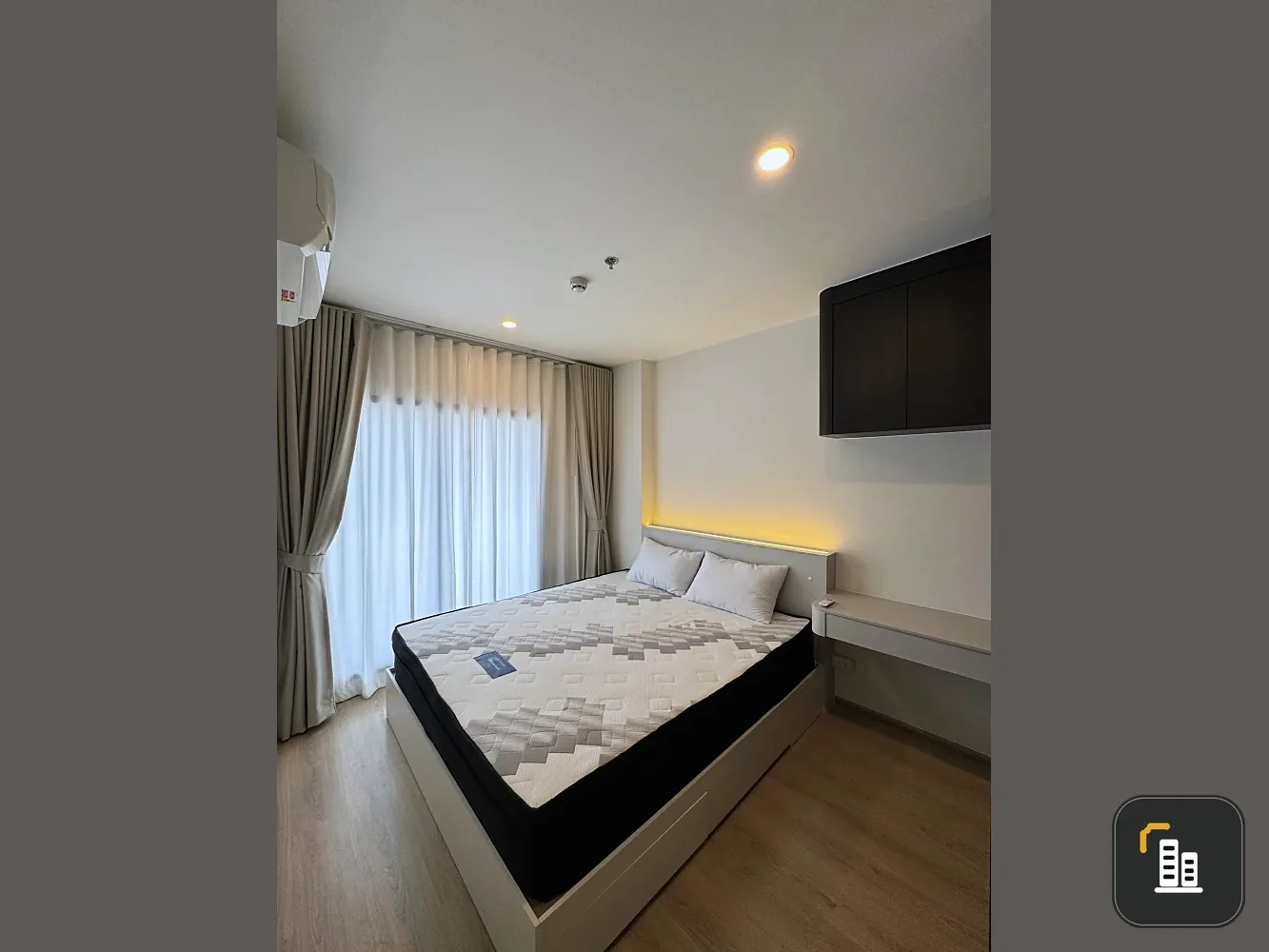 For rent: Life Rama 4 - Asoke. Beautiful view, good ventilation, fully furnished with beautiful built-in furniture. Ready to move in!