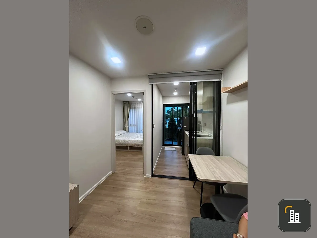 For rent: Atmoz Flow Minburi, Building B, 2nd floor. Exterior view, morning sun. Separate areas, fully furnished with appliances. Don't miss out!
