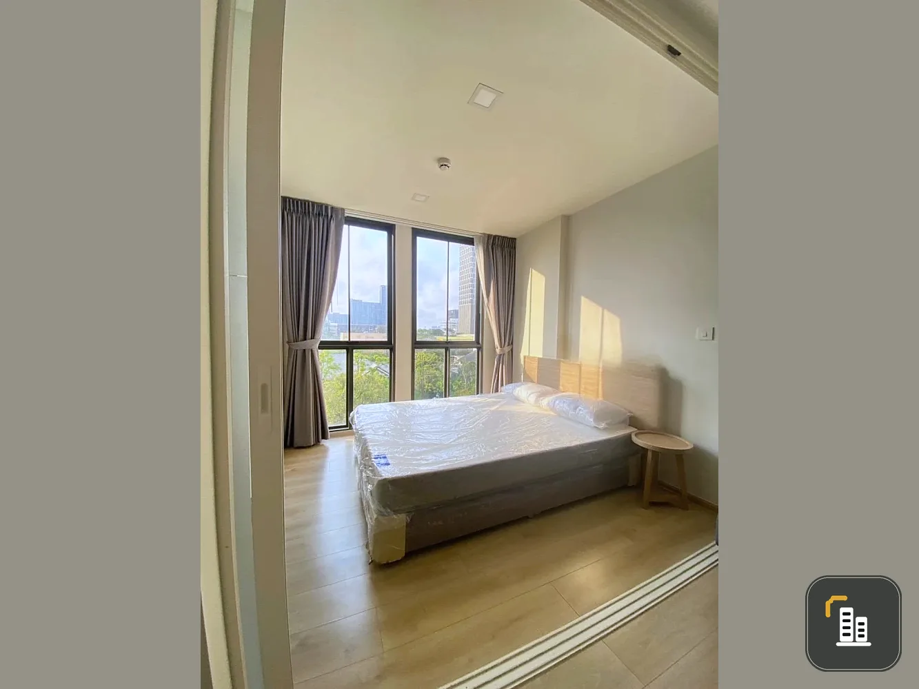 Chambers On-Nut Station for sale. City view, private, and peaceful atmosphere. Don't miss out!