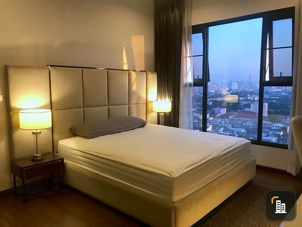 For rent: Chewathai Residence Bang Pho, corner unit, unobstructed view of the Chao Phraya River and its bend, fully furnished. Book now!