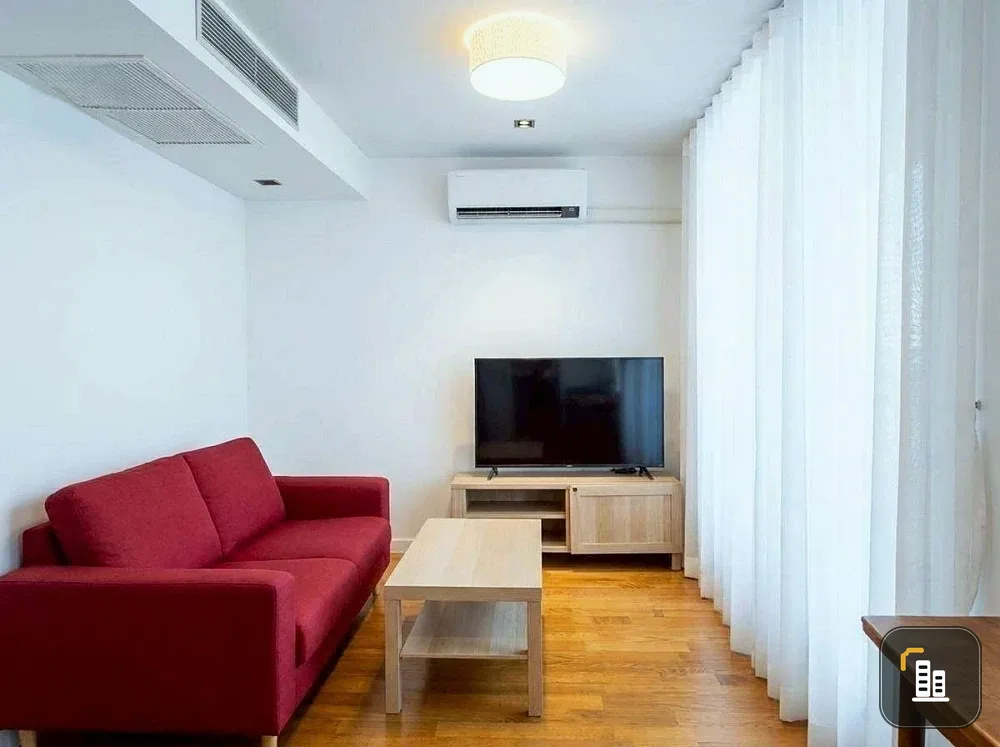 For rent: Quad Silom, 1 bedroom, 1 bathroom, spacious living area, great location, convenient transportation. Book now!