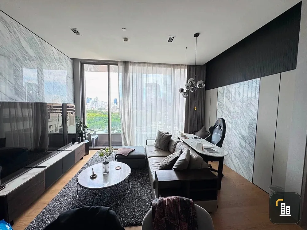 For sale or rent: Saladaeng One, a luxurious condo with Lumpini Park views, beautifully decorated and ready to move in. Book now!