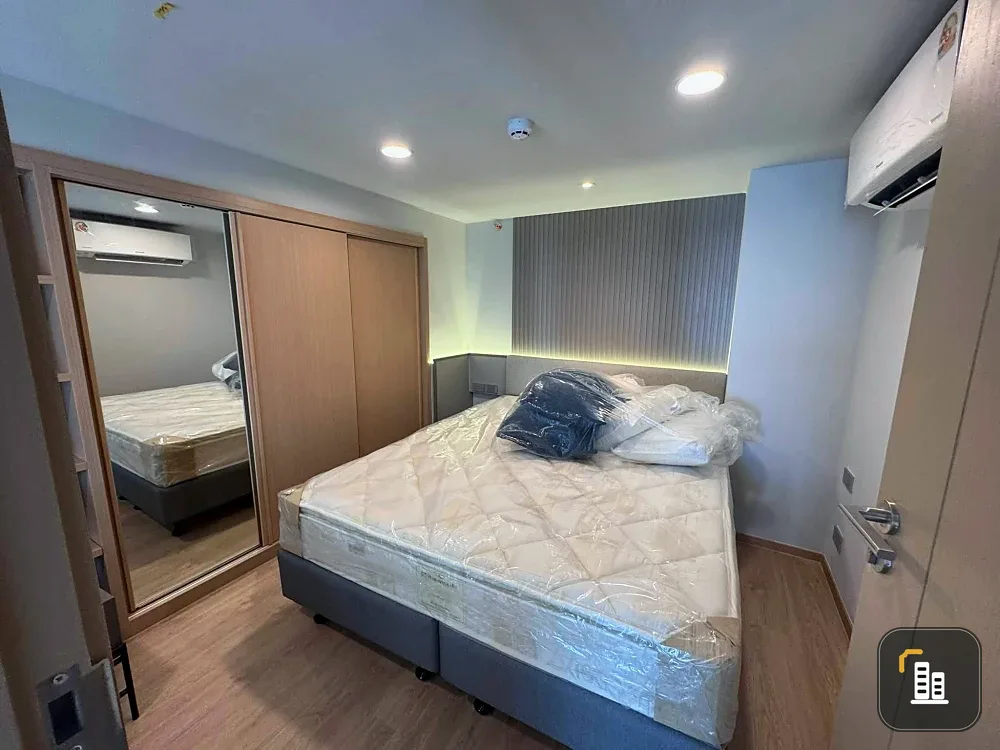For rent: Culture Chula, fully furnished room, high ceilings, beautiful unblocked view. Book now!
