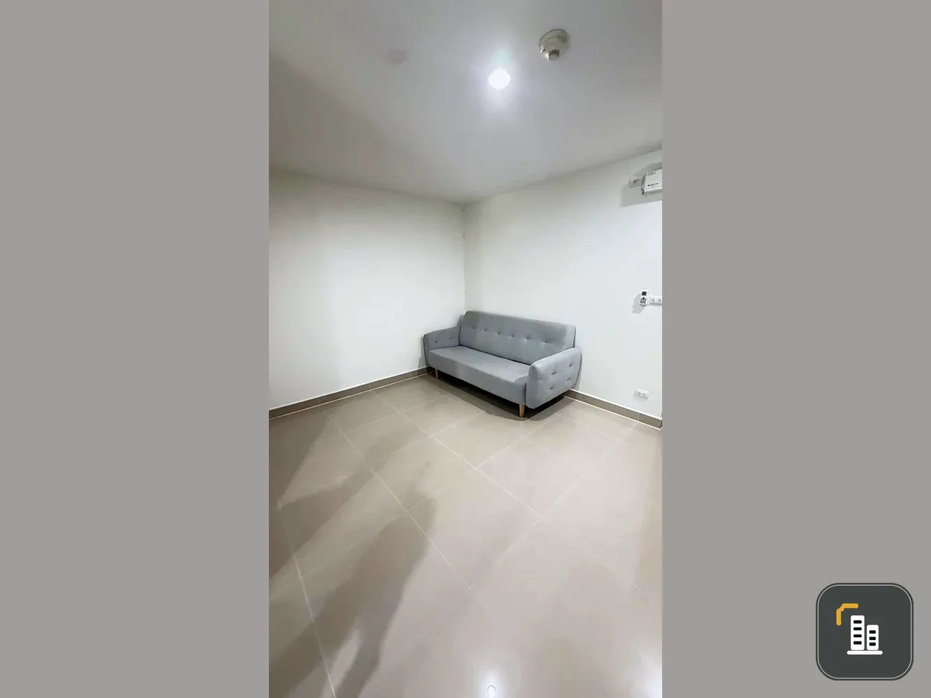 Selling Metro Park Sathorn 1-bedroom unit with large usable area in a great location with convenient transportation. Don't miss out!