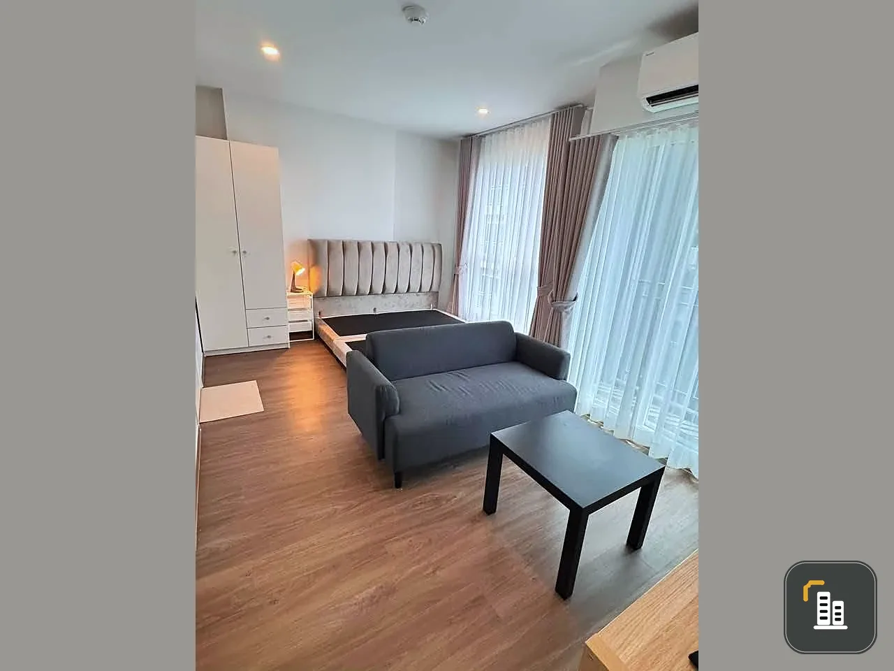 For rent: PLACE 168 Pinklao, 1 bedroom, 1 bathroom. Great location, convenient transportation. You can't miss this opportunity!