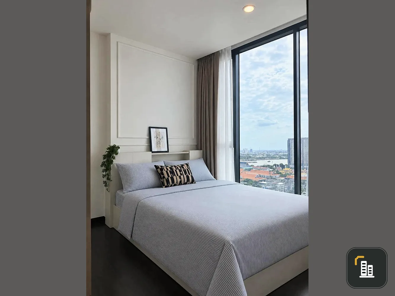 Sapphire Luxurious Condo Rama 3 for rent. Fully furnished and ready to move in. Complete amenities. Amazing price! Book now!