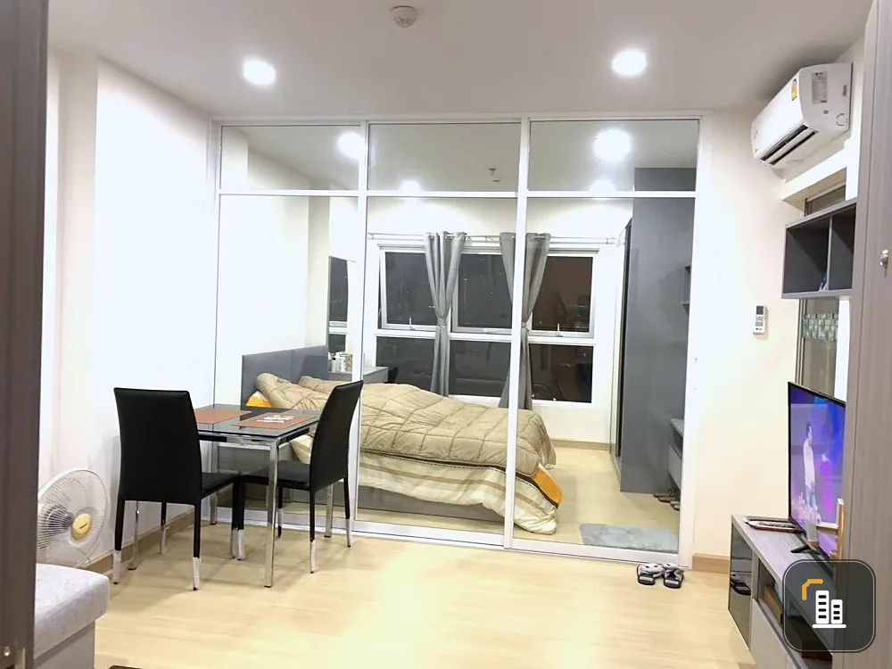For Sale: Supalai Veranda Ramkhamhaeng, 11th floor, 35 sq.m. unit. Located right on the main road with convenient transportation access. Reservation r