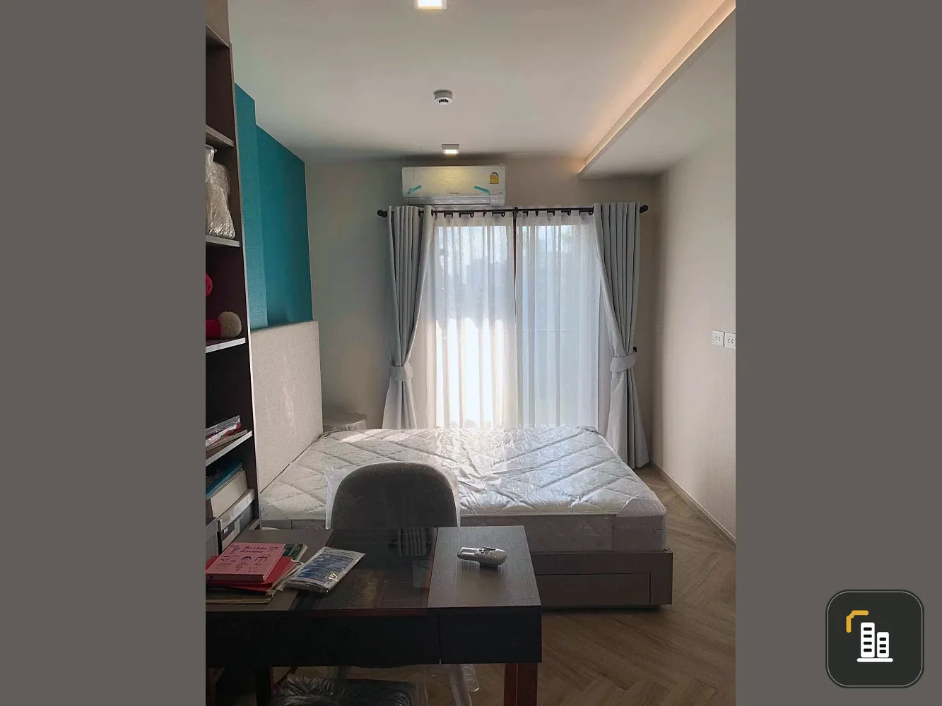 For sale or rent: Chapter Thonglor 25, corner unit offering privacy and spacious living area, fully furnished. Book now!