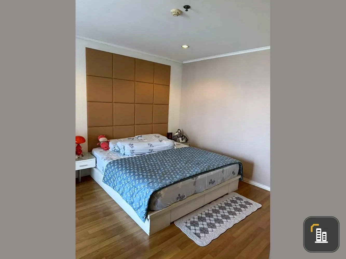 For rent: Lumpini Place Phahol-Sapankhwai, 2 bedrooms, spacious living area, fully furnished. Book now!