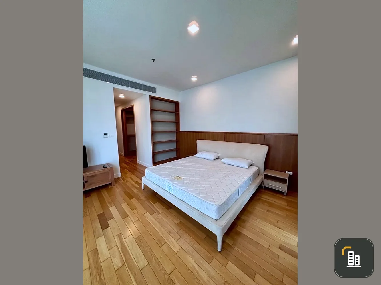 For Rent: Millennium Residence (Sukhumvit 16), 19th floor, fully furnished. Act fast—book now!