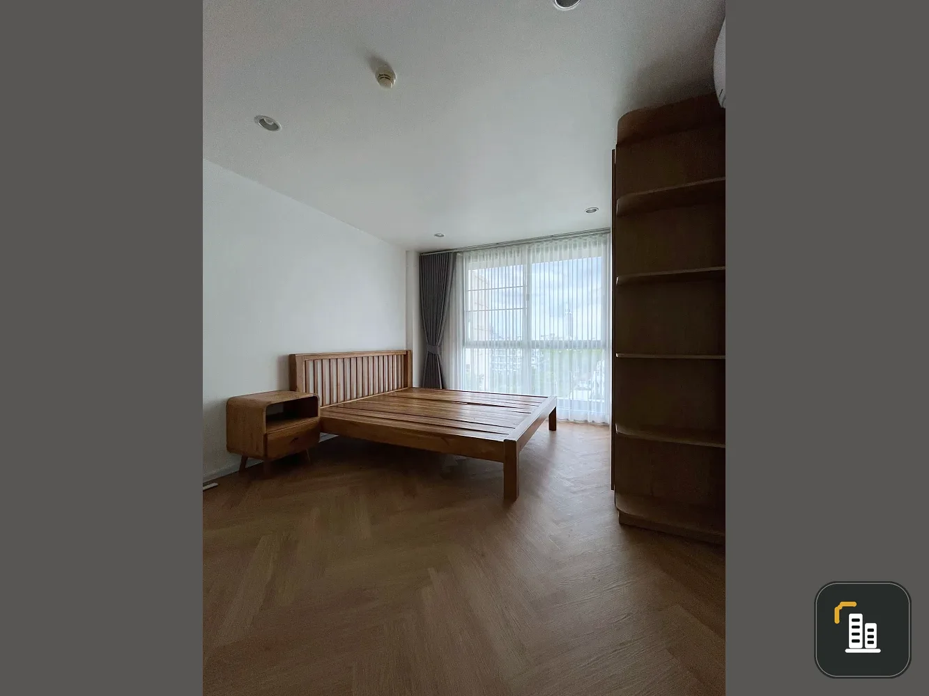 For Sale: Studio unit at The Niche City Ladprao 130. Located on the 8th floor, this unit features an unobstructed northern view overlooking a church a