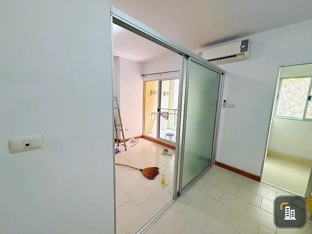 City Home Srinakarin for sale: Building 4, 3rd floor. Convenient location with ample parking—book now if interested!