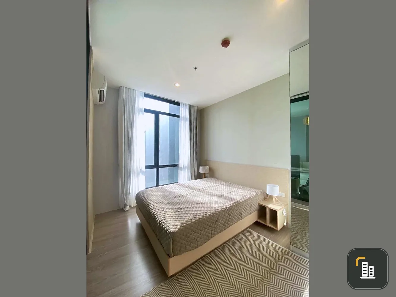 For Sale: The Capital Ratchaprarop-Vibha Condo. Beautiful unit, fully furnished, and ready to move in. Airy atmosphere with city views from a high flo