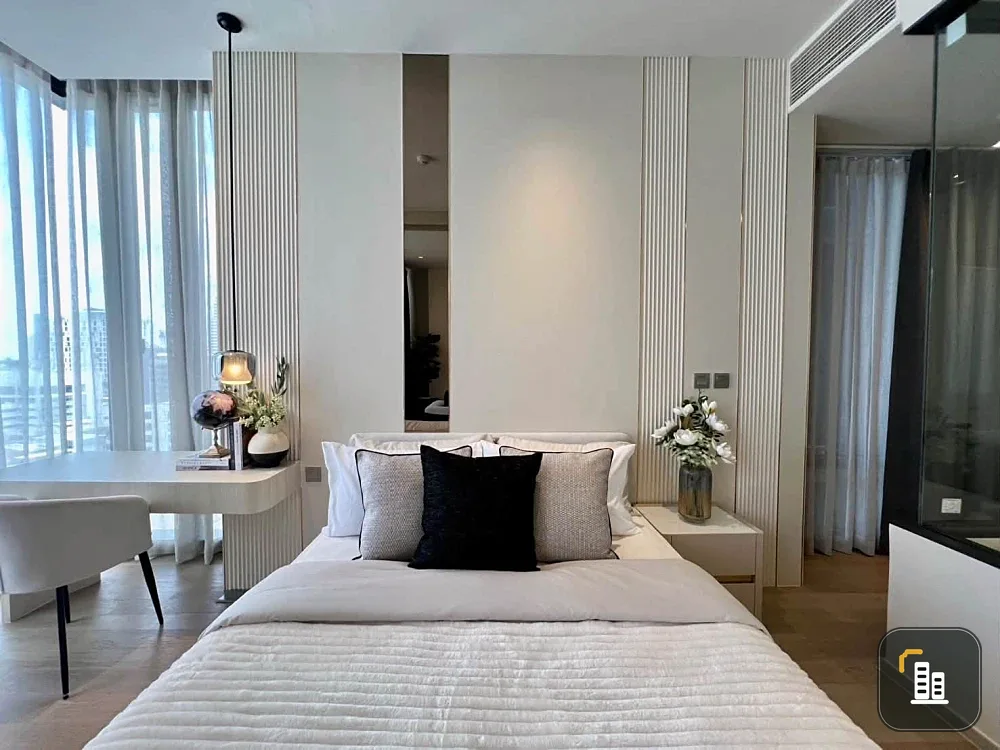 For Rent: Ashton Silom, 12th-floor corner unit. Features high ceilings and curved windows offering city views. Fully furnished—book now.