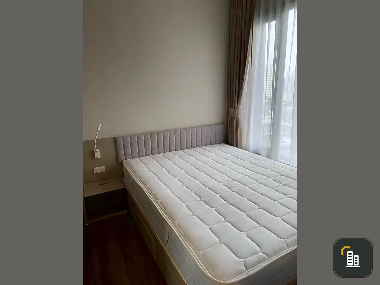 For Rent: Onyx Phaholyothin, 12th floor. Spacious, comfortable, and airy layout; fully equipped with appliances. Reservation required.