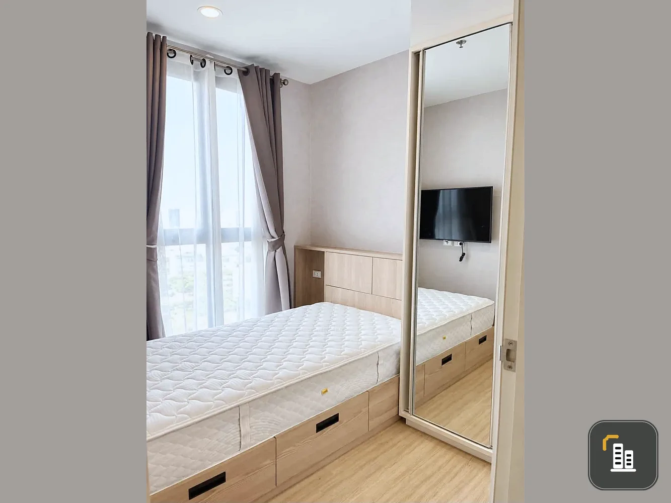 For Rent: Plum Condo Pinklao – Corner unit, 2 bedrooms, 2 bathrooms. Fully furnished and equipped with appliances; ready for immediate move-in.