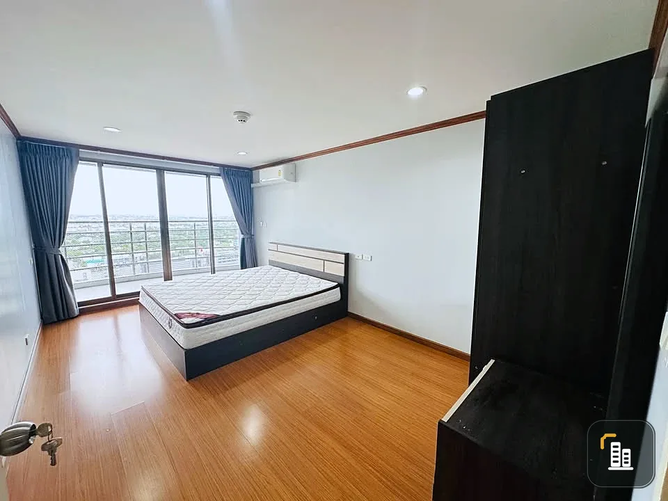 For rent: Flora Ville. Located on the 28th floor, the unit offers a beautiful view and a peaceful atmosphere. It is tastefully decorated, fully furnis