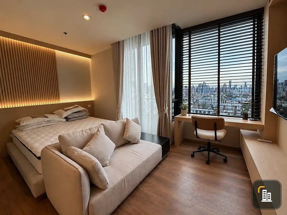 For rent: Noble Form Thonglor, 10th floor, city view. Comes fully equipped with appliances and fully furnished/decorated as shown in the photos.