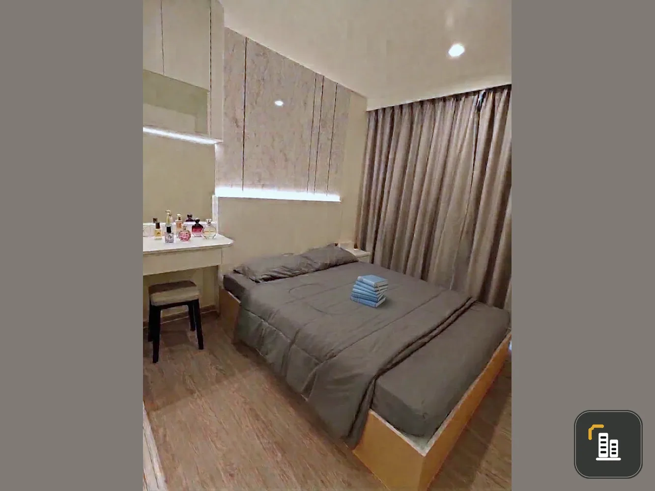 For Rent: Regent Home Bangna Condo. Fully fitted with extensive built-in furniture and complete appliances. Located on the 20th floor with an unobstru