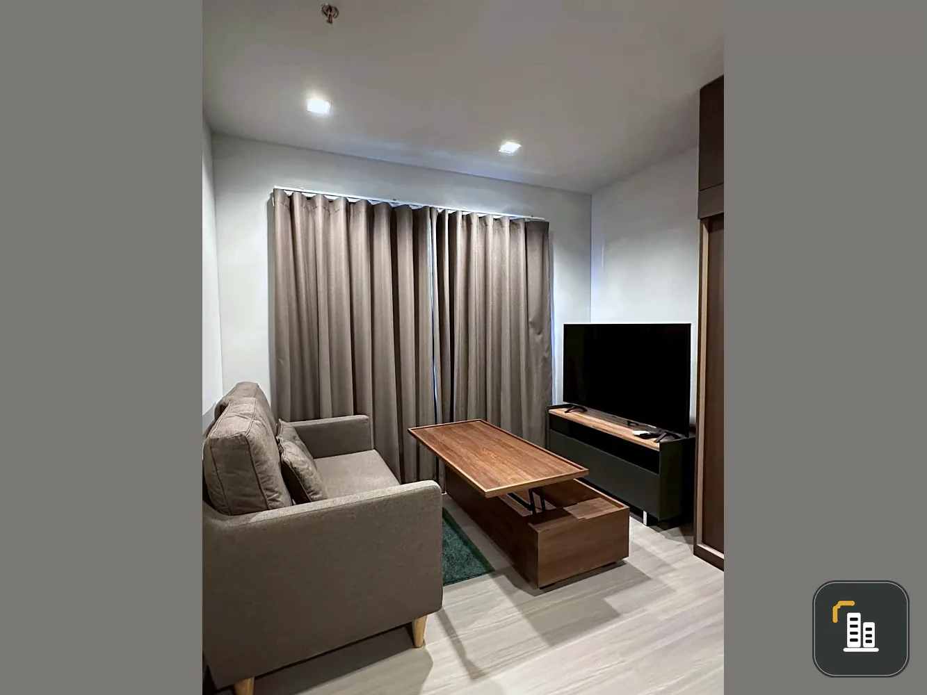 Condo for sale at Life Asoke - Rama 9. Move-in ready, fully furnished, and equipped with all appliances. Available for immediate booking.