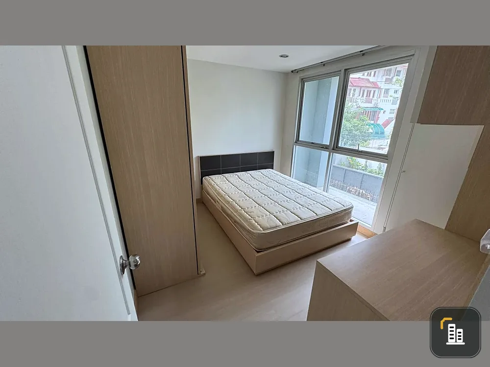 Selling a spacious 2nd floor unit at The Niche Sukhumvit 49. Excellent location with convenient transportation. Don't miss out!