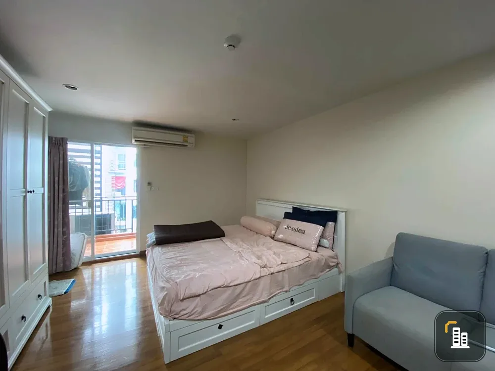 Selling Regent Home 25 Tiwanon, 3rd floor unit. Fully furnished, pool access. Don't miss out!