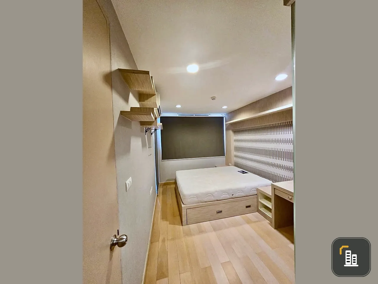 For rent: Ideo Blu Cove Sathorn, fully furnished unit with high-quality wallpaper, in a prime location. Don't miss out!