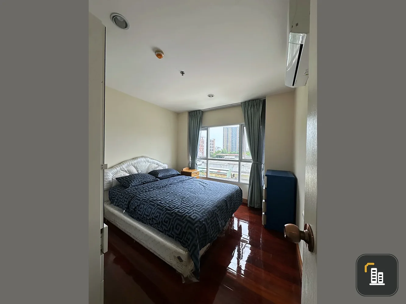 For Rent: Thana Arcadia, 5th floor. Corner unit with a great view, fully furnished, and inviting. Book now—don't miss out!