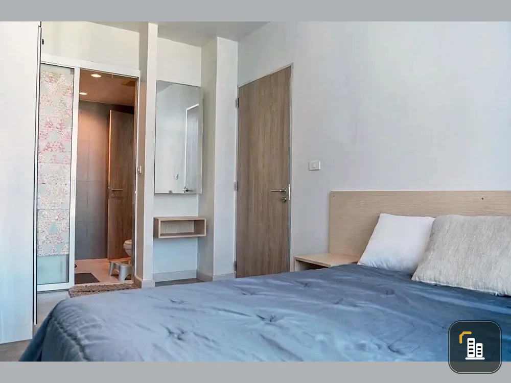 For Sale: The Capital Ratchaprarop-Vibha. Rare corner unit offering great privacy. Located on the 18th floor with an unobstructed city view facing Vib