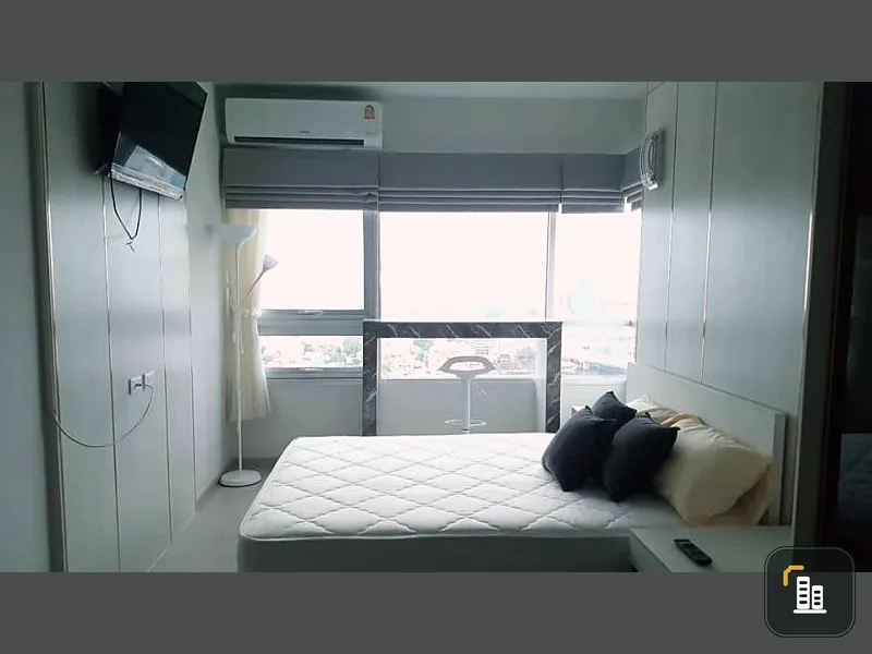 Condo for rent Chapter One Shine, Bang Pho, 2 bedrooms, river view and city view. See the beautiful water curve. So satisfying. Do you want to rent it?