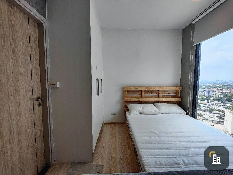 Hurry up. Corner rooms are very rare. Very private Perfectly decorated room for rent at Unio H Tiwanon.