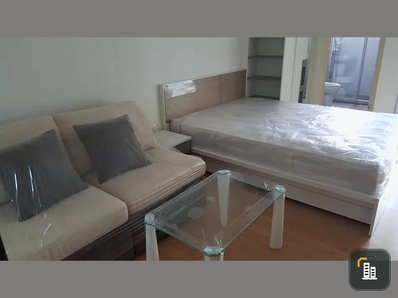 Selling Supalai Veranda Rattanathibet, studio room, wallpaper in the whole room, good to live by yourself, it's worth renting.