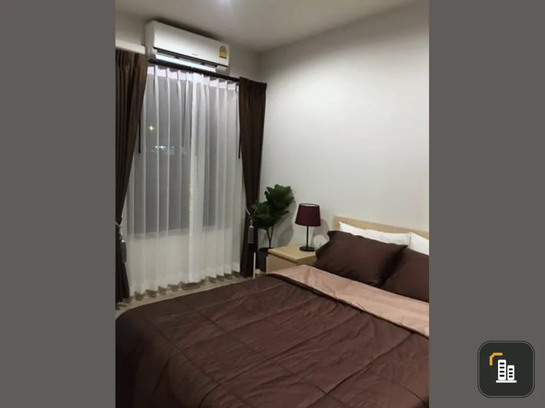 For rent Zelle Rattanathibet Simple decorated room, beautiful brown tone, high view, shady atmosphere, fully furnished.