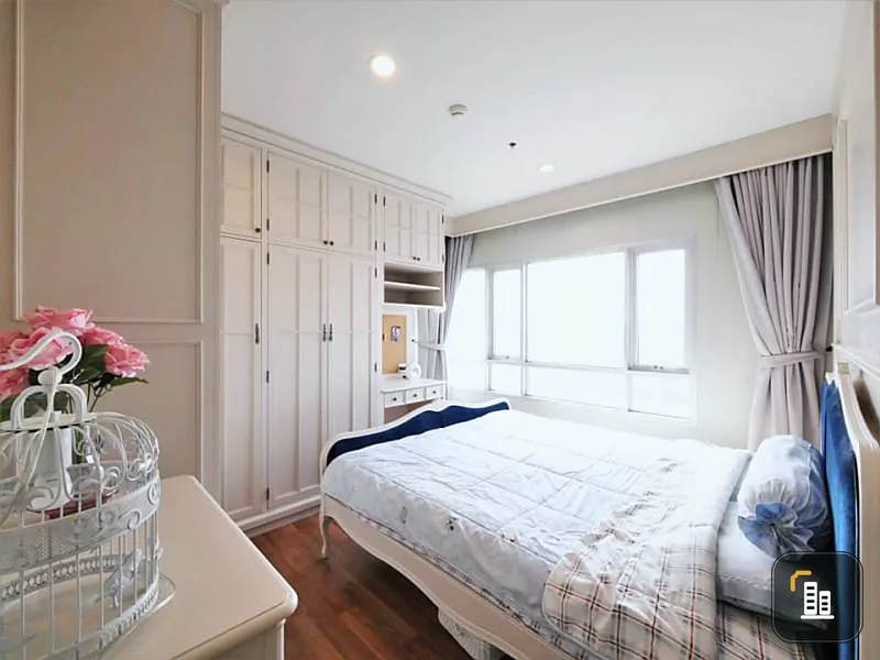 Quick sale, Centric Tiwanon Station, corner room, fully furnished, furniture, electrical appliances. ready to move in