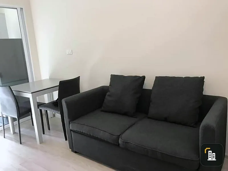 Rent the politan rive, beautiful room, high view and beautiful furniture.