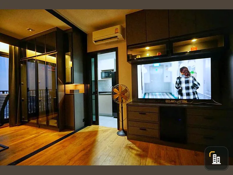 Urgent. Condo for sale, The Politan Rive, 1 bedroom, 42nd floor, furnished, ready to move in. Great atmosphere, don't miss it.
