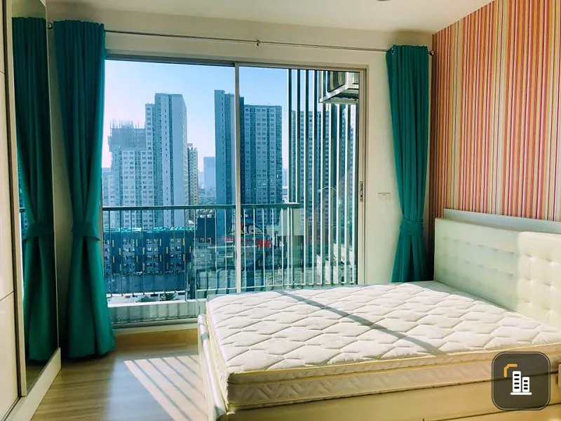 Selling The Hotel Serviced condo, a simple decorated room. Installed wallpaper in the whole room, nice, high view, fully furnished