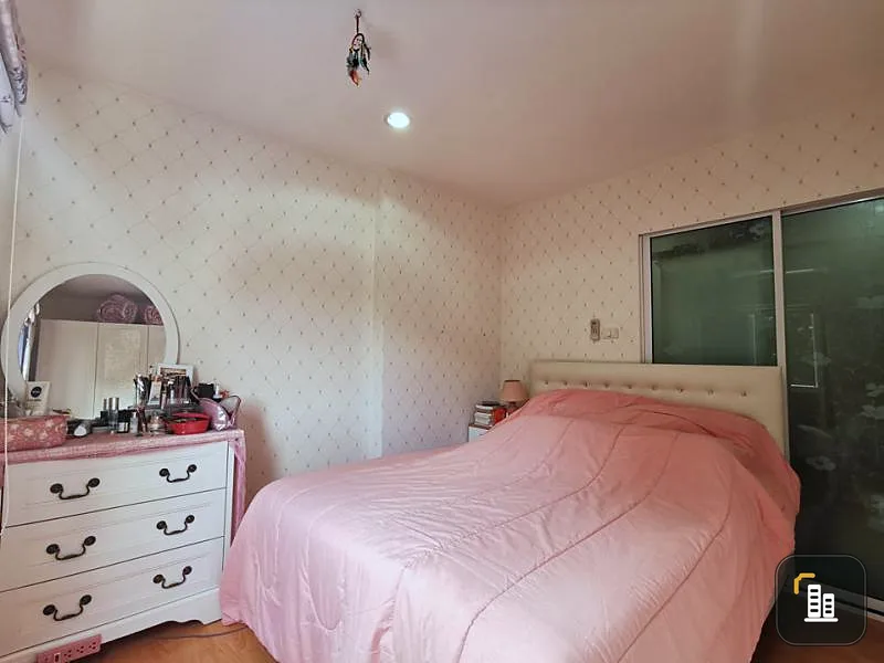 Sale The Crystal Condominium 2, area 29 sqm, very cheap price, beautiful room, like new. If you don't book, you will regret it.
