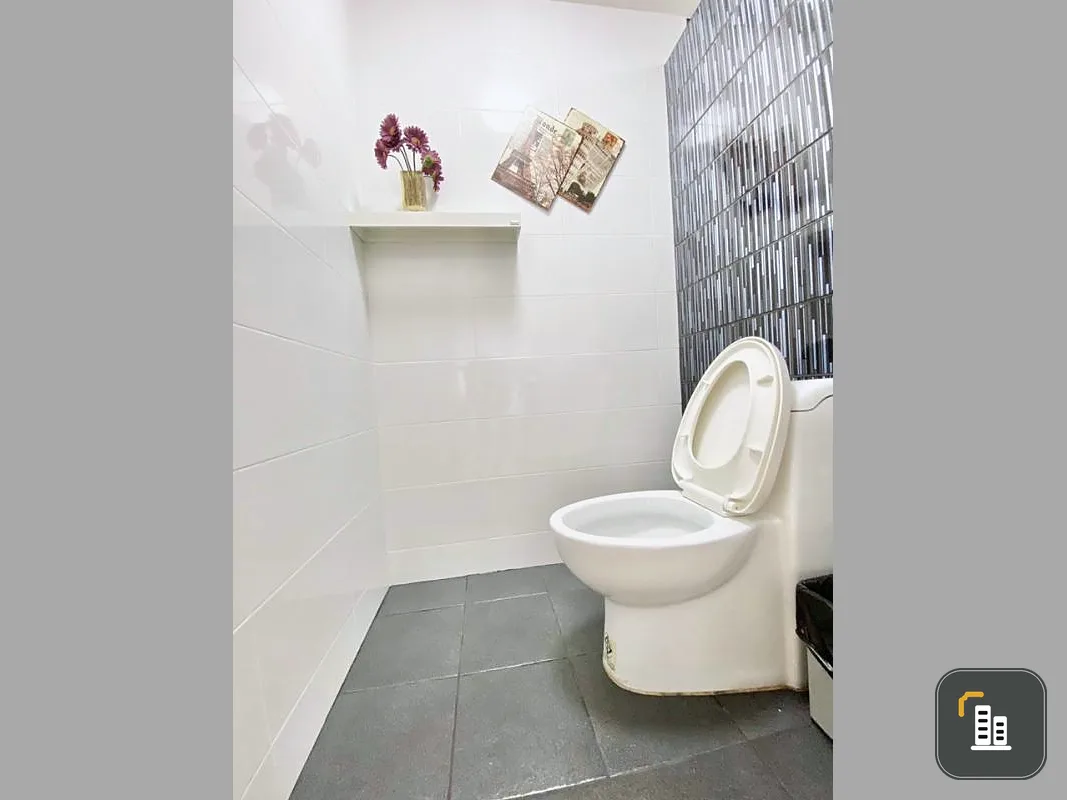 Great value for sale The Trust Condo Ngamwongwan. Beautifully decorated room. Stick to the wall in the whole room, the price is not strong, you can own it