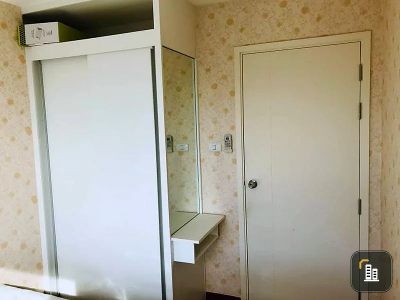 Very cool, selling The Trust Condo Ngamwongwan, beautiful decoration, next to the wall. Plus a built-in kitchen Buy now, don't be late
