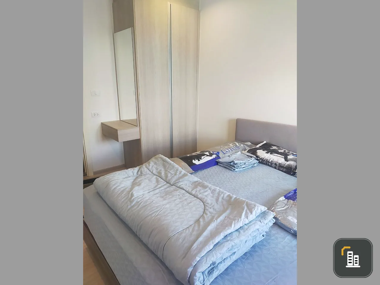 For rent Dcon Prime Rattanathibet, high floor room, beautiful river view. Plus, the price is not strong. Don't hesitate, hurry up and move.