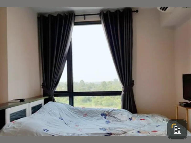 Metro Luxe Riverfront Condo Rattanathibet has a balcony to experience the full river view. Very worthwhile price. Urgent.
