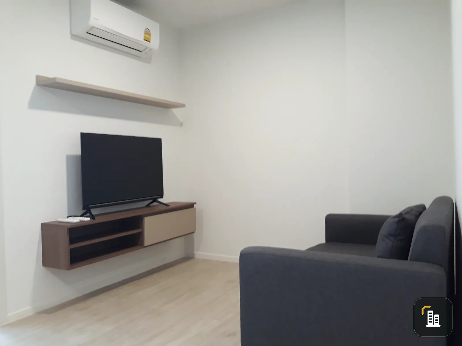 The rent is very cheap, hurry up!!!! Big room, 2 bedrooms, can accommodate up to 3 people, brand new room, furniture + electrical appliances