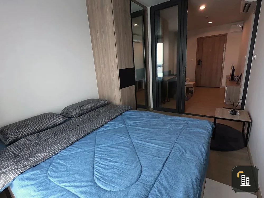 Condo for sale, The Excel Hideaway Sukhumvit 71, beautiful room, a lot of furniture, there is a washing machine, very good location, easy to find things to eat, book now.