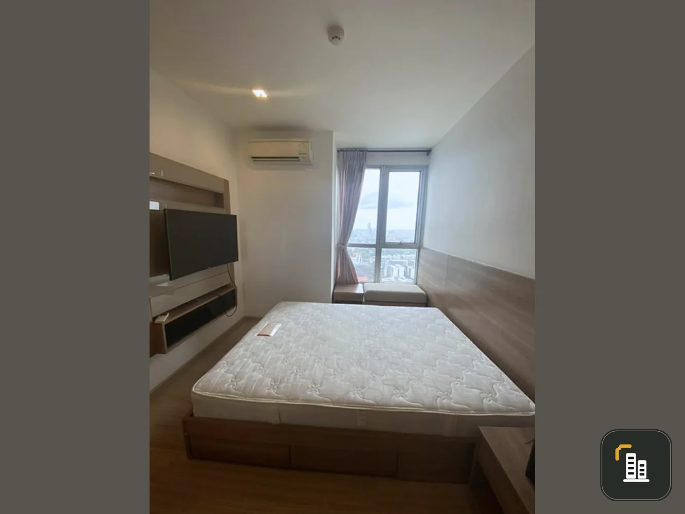 Sell/Rent Urgent!! Condo Rhythm Sukhumvit 50, high floor, beautiful view, fully furnished. Just carry your bags and move in!!