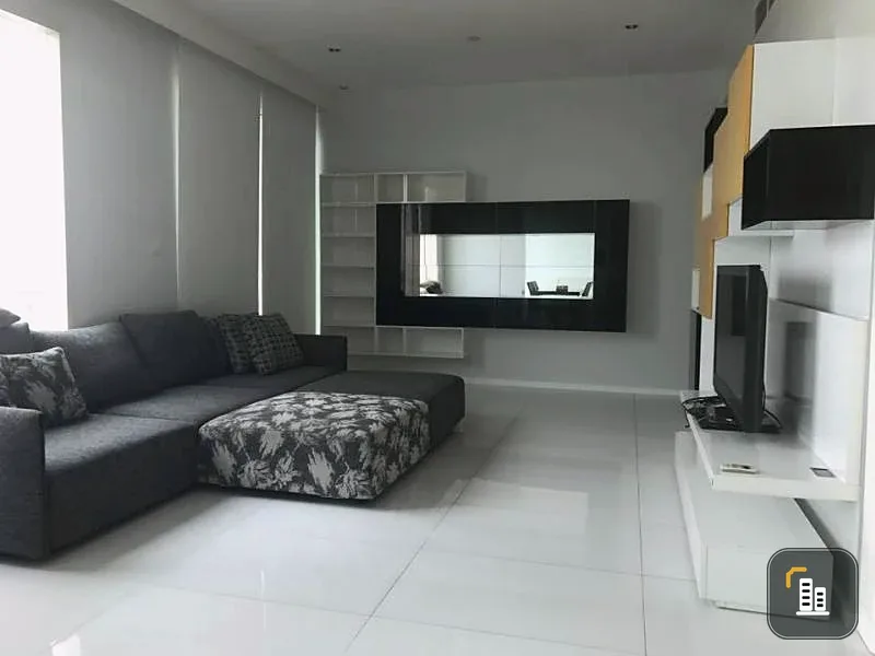 Valuable price. Sell / rent a large room, 3 bedrooms, 3 bathrooms, 32nd floor. You can live together as a family, elegantly decorated, ready to move in.