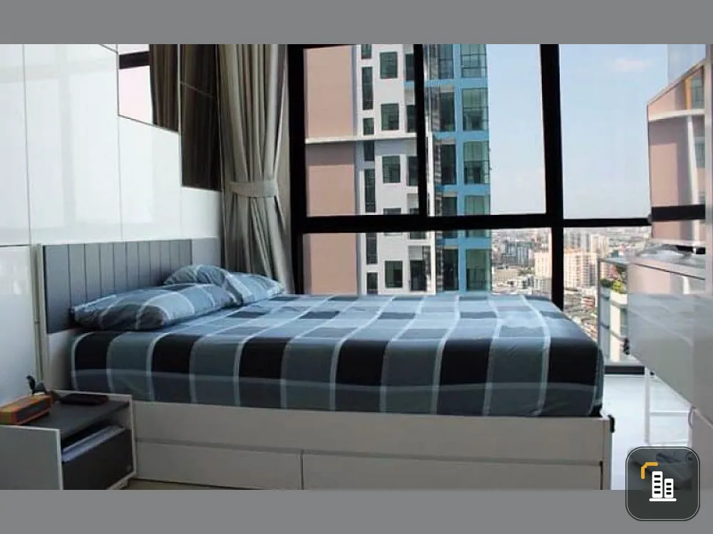 Sell / rent The Sky high rise luxury, next to the train, 18th floor, very beautiful view.