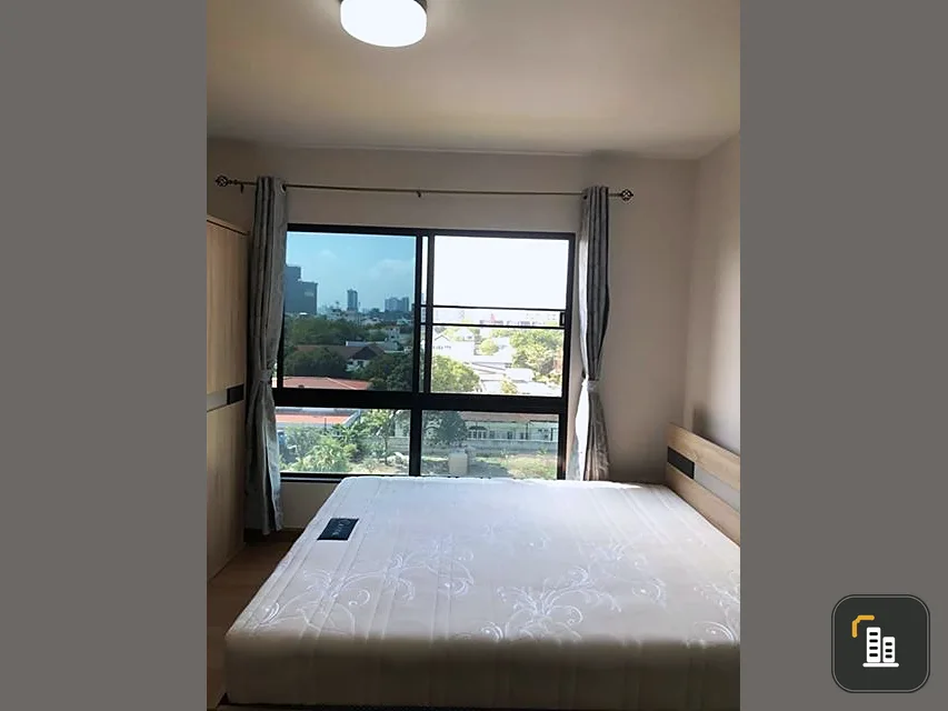 Urgent sale Supalai Q's Phahonyothin 34 no building blocking the view and don't worry about the noise next to the room. If interested, hurry up.