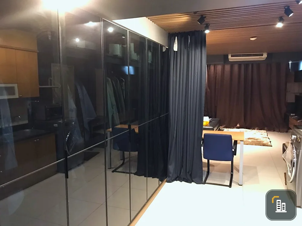 Sale 1 bedroom 58 sqm, 3rd floor building, 27th floor, Supalai Park, Phahonyothin 21, balcony view, nothing to block it, very cool.